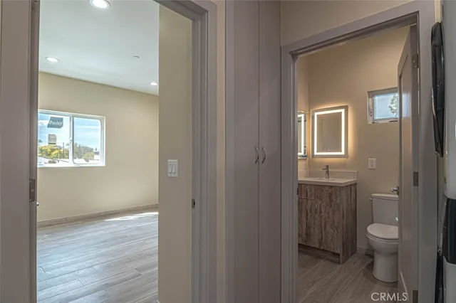 $5,500 | 18748 Collins Street, Tarzana, CA 91356