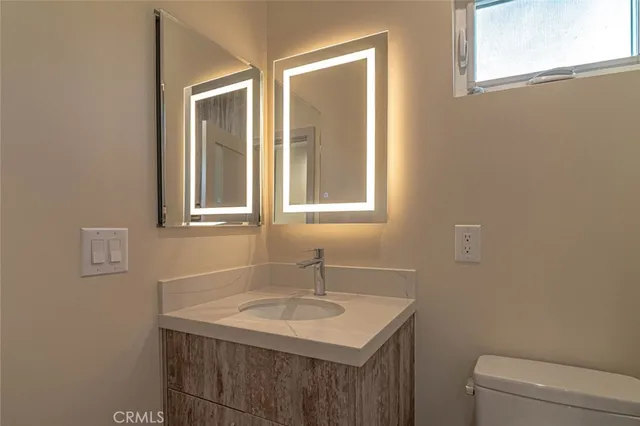 $5,500 | 18748 Collins Street, Tarzana, CA 91356