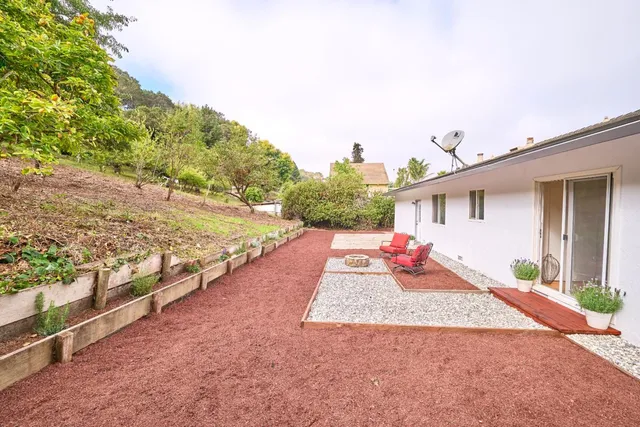 a view of a back yard of the house