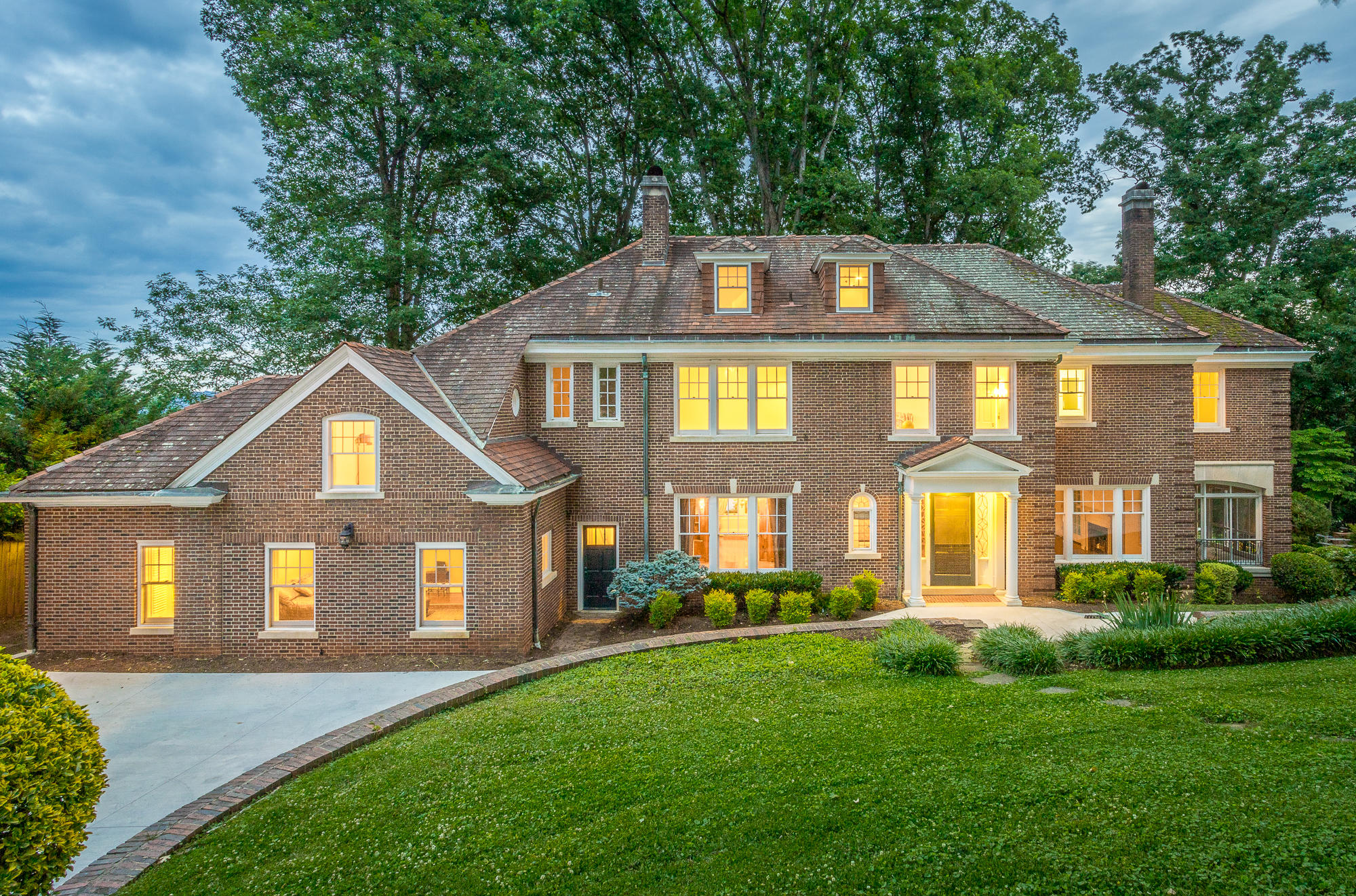 1651 Hillcrest Road Chattanooga, TN 37405 - Photo 1 of 204 1651 Hillcrest Rd. HD TWILIGHT-12