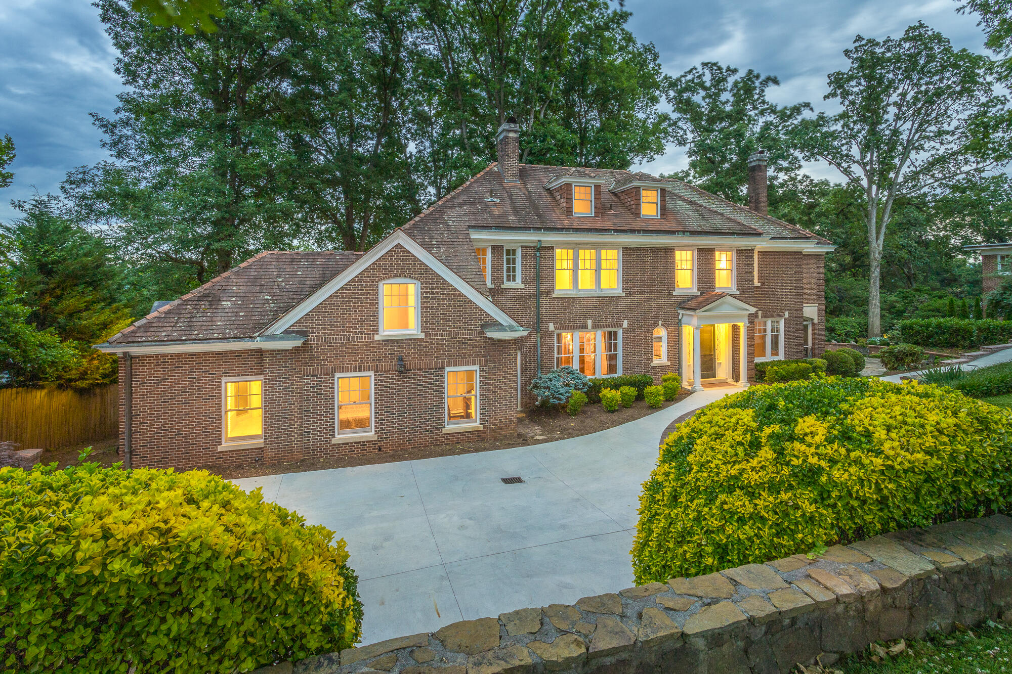 1651 Hillcrest Road Chattanooga, TN 37405 - Photo 2 of 204 1651 Hillcrest Rd. HD TWILIGHT-8