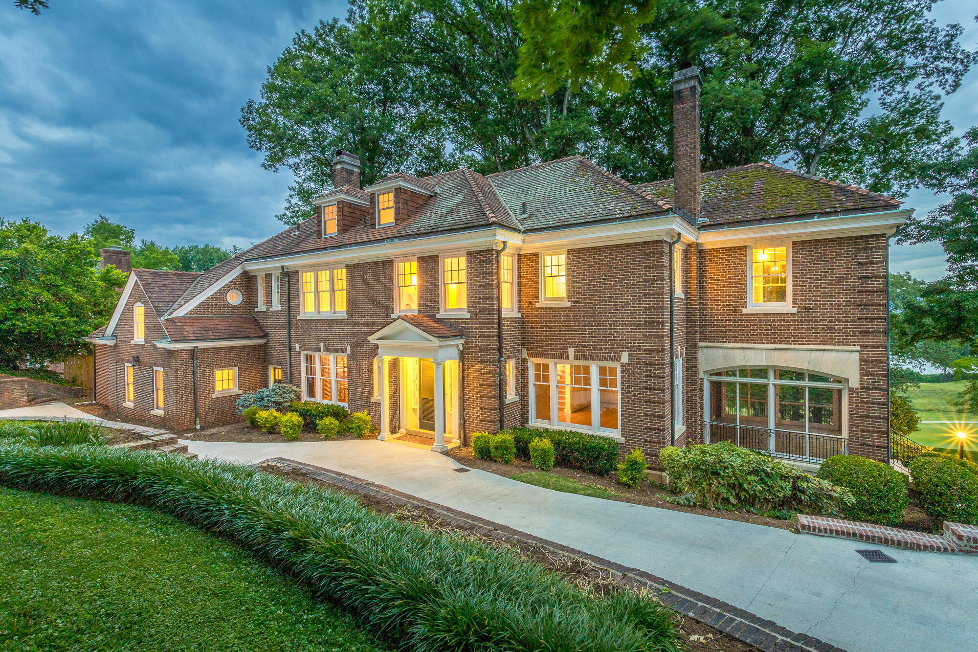 1651 Hillcrest Road Chattanooga, TN 37405 - Photo 11 of 204 1651 Hillcrest Rd. HD TWILIGHT-18