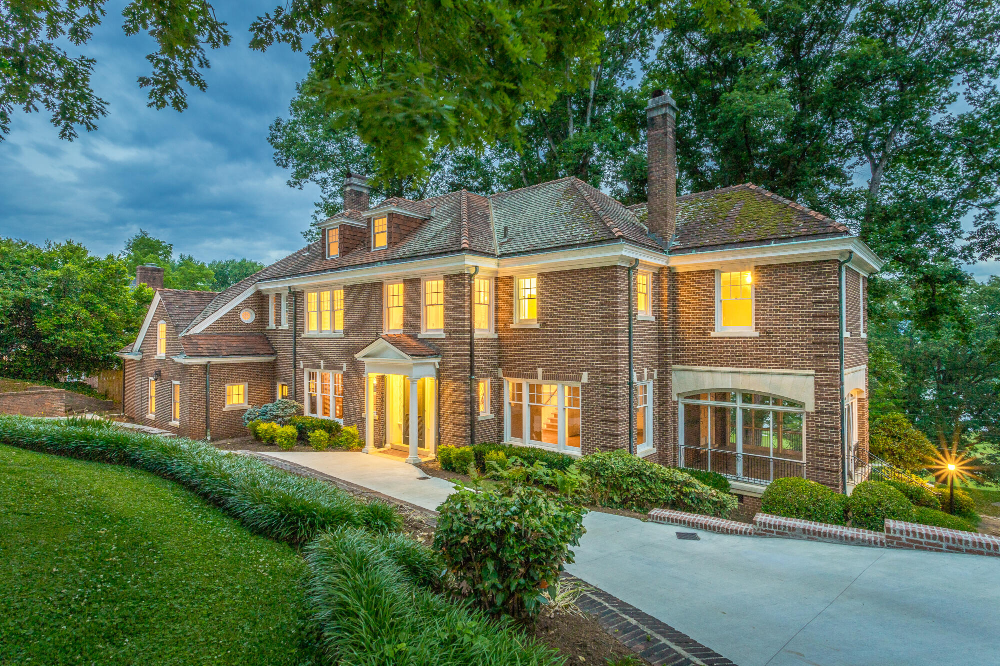1651 Hillcrest Road Chattanooga, TN 37405 - Photo 12 of 204 1651 Hillcrest Rd. HD TWILIGHT-19