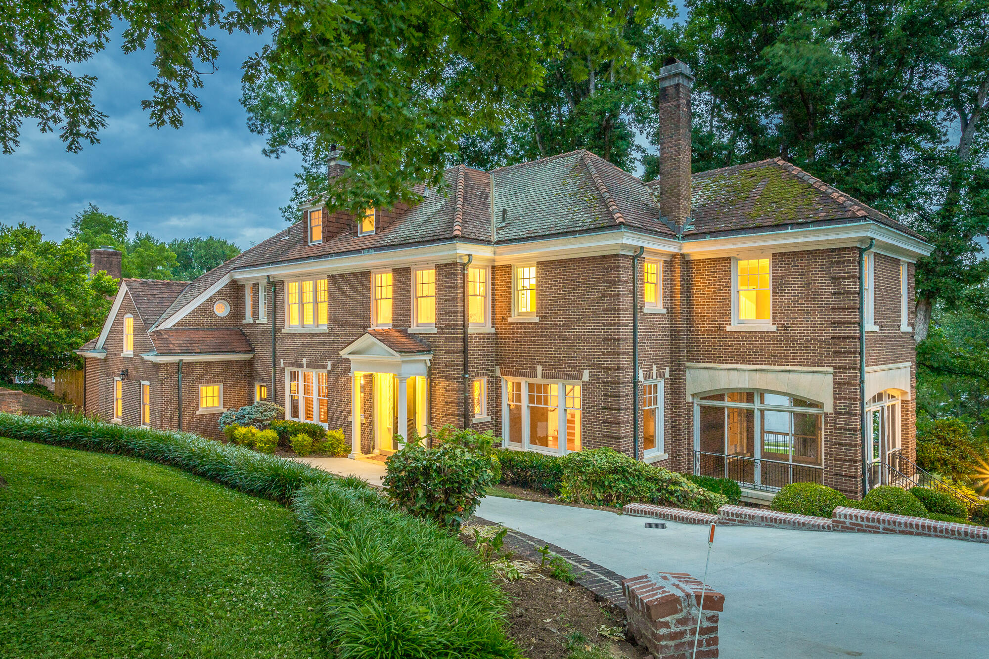 1651 Hillcrest Road Chattanooga, TN 37405 - Photo 14 of 204 1651 Hillcrest Rd. HD TWILIGHT-21