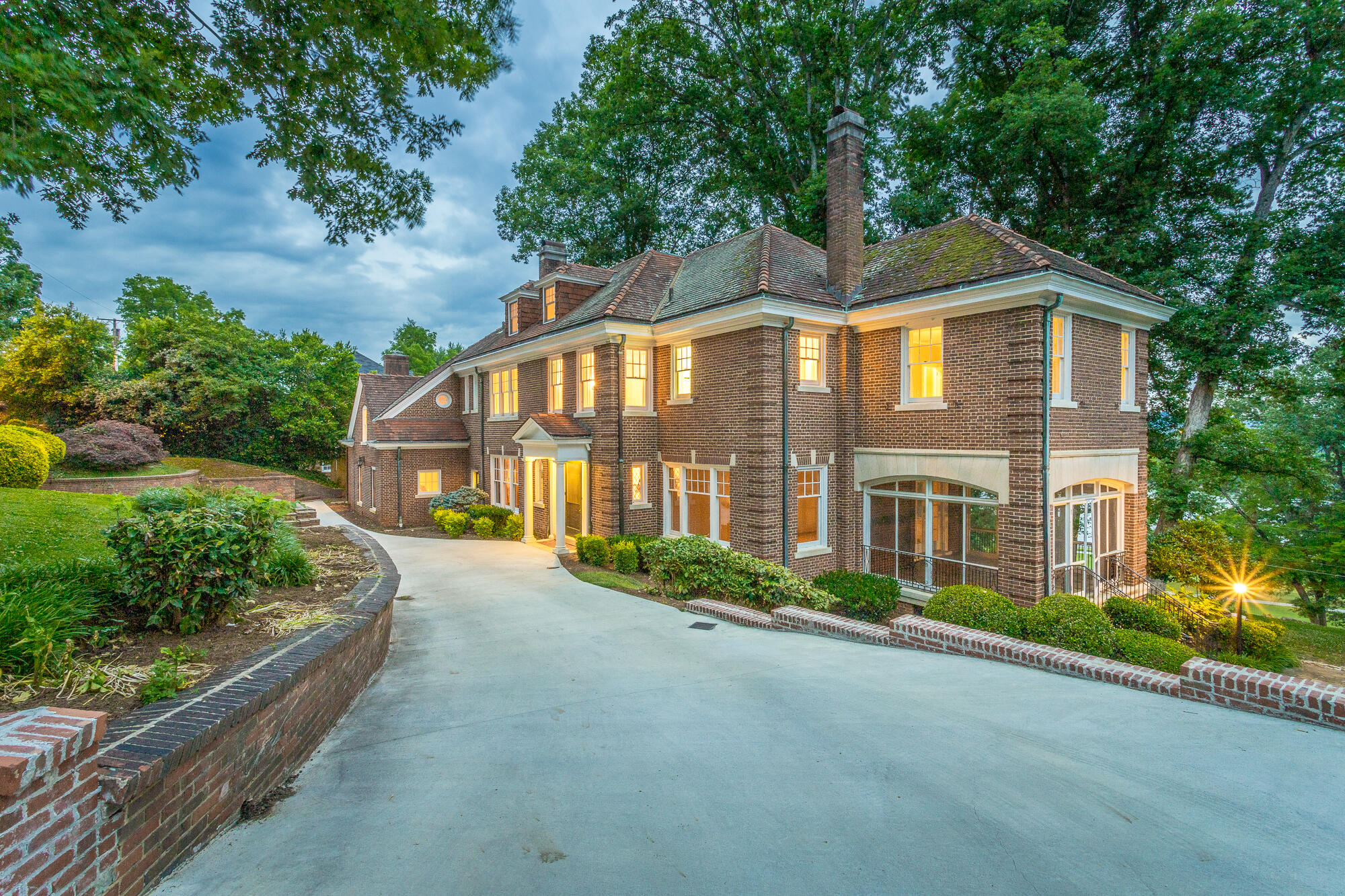 1651 Hillcrest Road Chattanooga, TN 37405 - Photo 15 of 204 1651 Hillcrest Rd. HD TWILIGHT-22