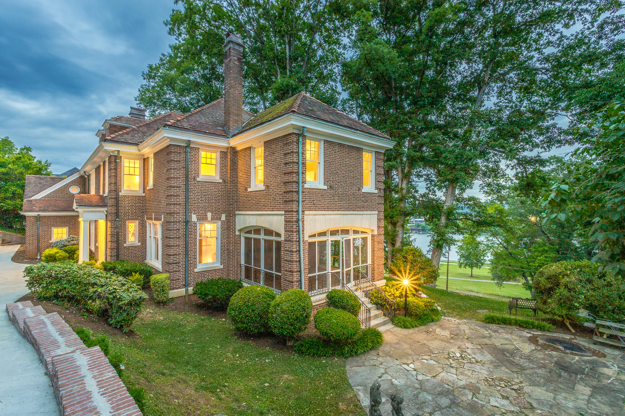 1651 Hillcrest Road Chattanooga, TN 37405 - Photo 16 of 204 1651 Hillcrest Rd. HD TWILIGHT-23