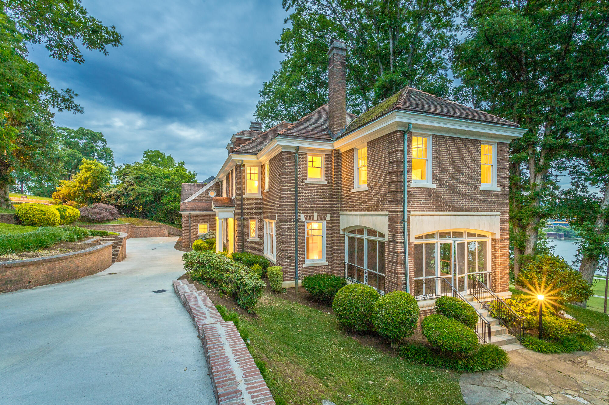 1651 Hillcrest Road Chattanooga, TN 37405 - Photo 17 of 204 1651 Hillcrest Rd. HD TWILIGHT-24