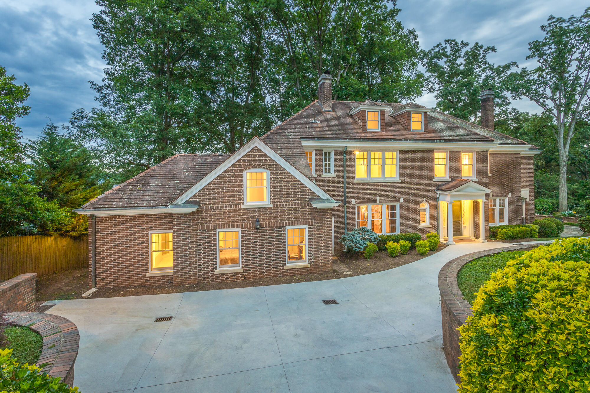 1651 Hillcrest Road Chattanooga, TN 37405 - Photo 3 of 204 1651 Hillcrest Rd. HD TWILIGHT-9