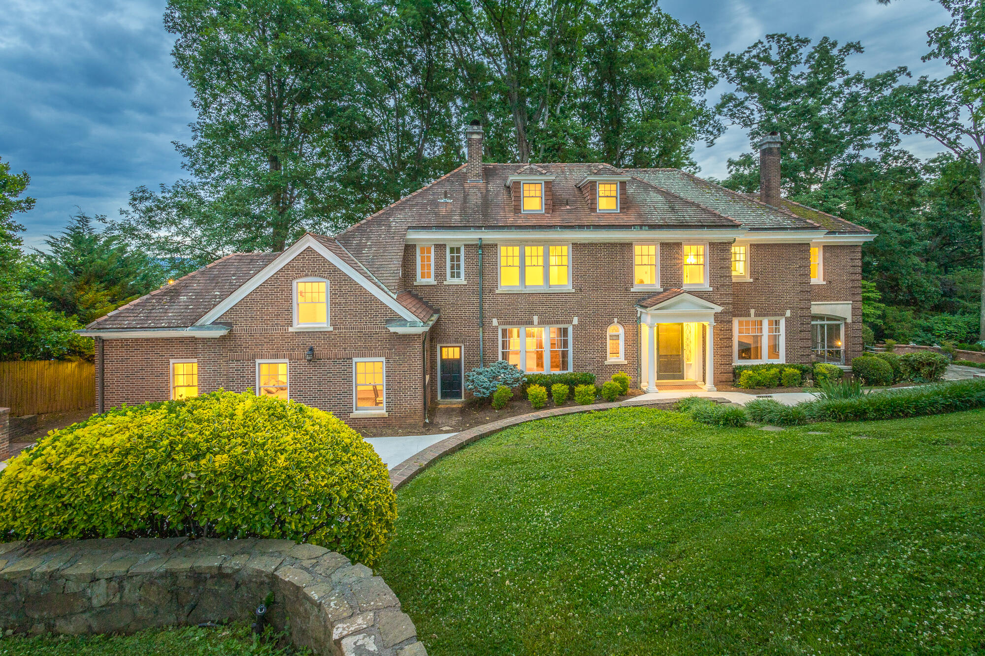 1651 Hillcrest Road Chattanooga, TN 37405 - Photo 4 of 204 1651 Hillcrest Rd. HD TWILIGHT-10