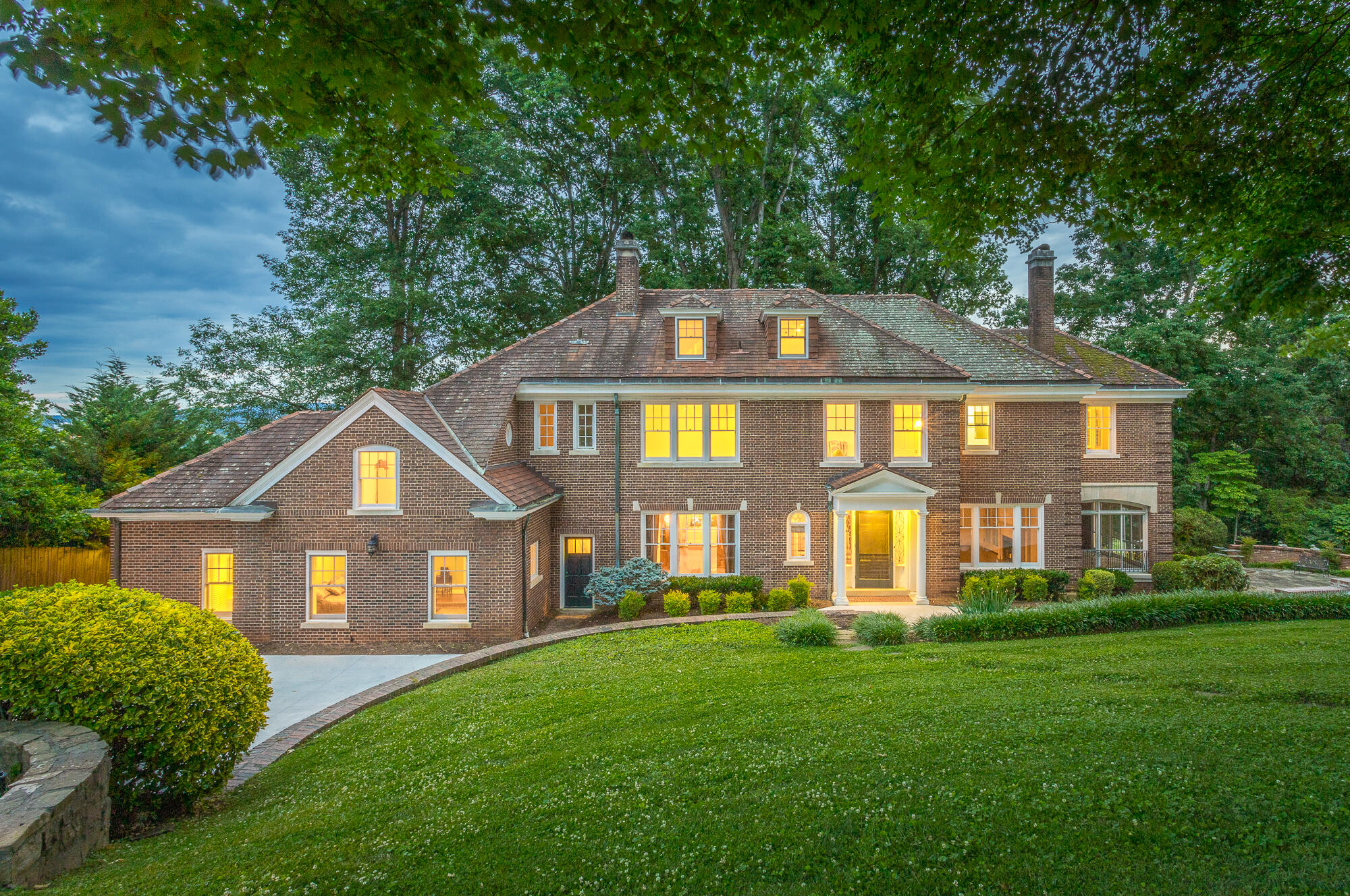 1651 Hillcrest Road Chattanooga, TN 37405 - Photo 5 of 204 1651 Hillcrest Rd. HD TWILIGHT-11