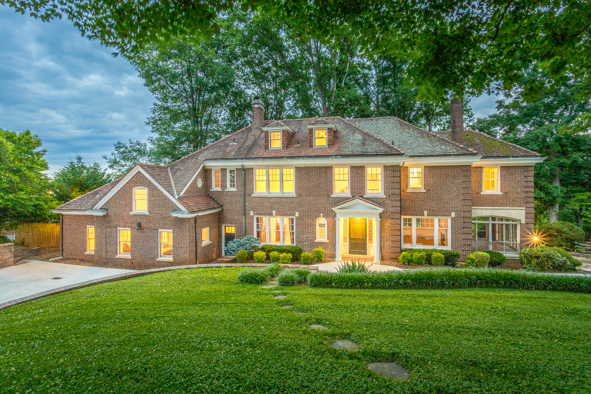 1651 Hillcrest Road Chattanooga, TN 37405 - Photo 6 of 204 1651 Hillcrest Rd. HD TWILIGHT-13