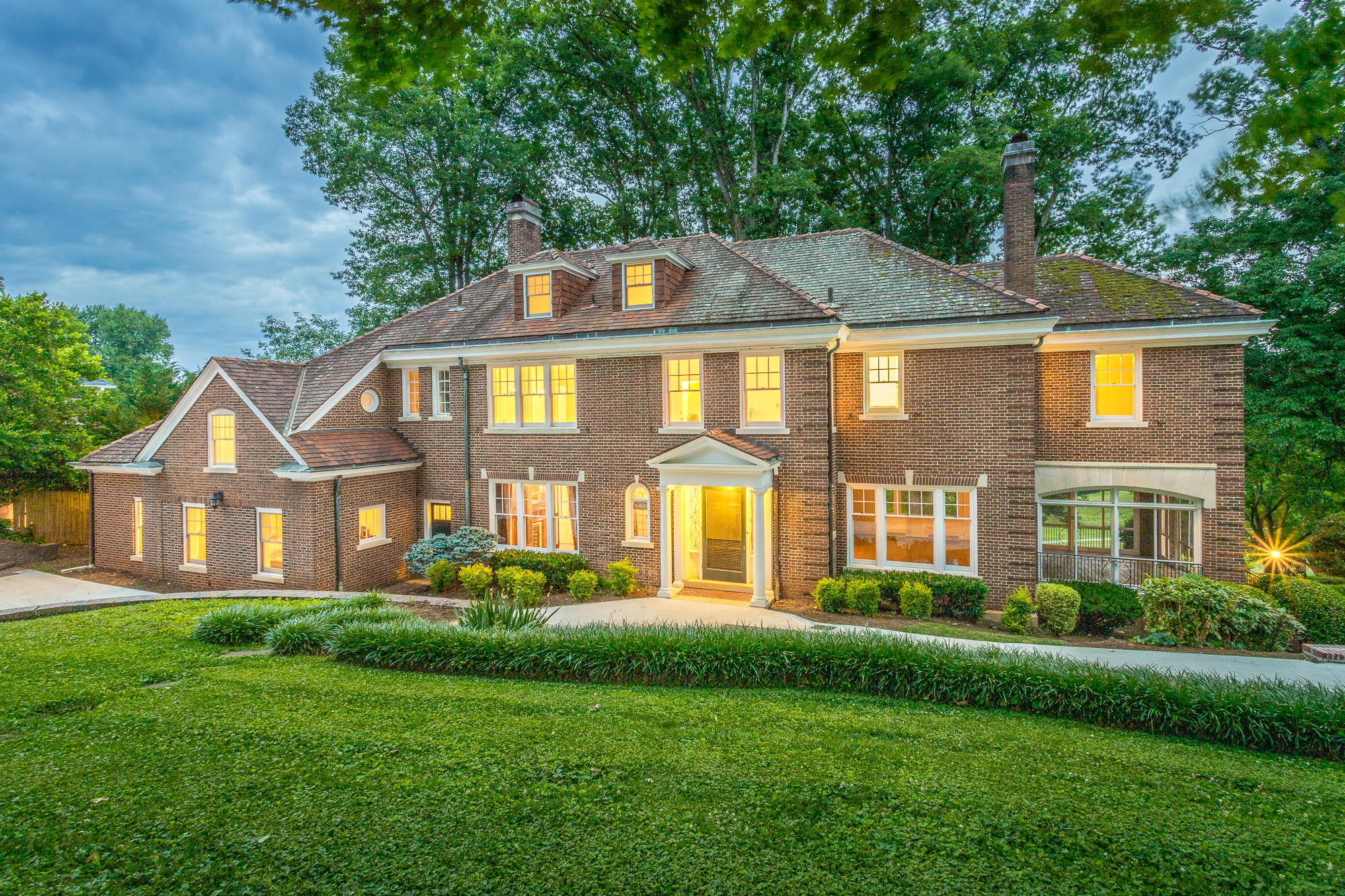 1651 Hillcrest Road Chattanooga, TN 37405 - Photo 8 of 204 1651 Hillcrest Rd. HD TWILIGHT-15
