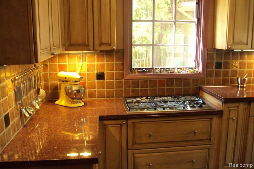 894 Westchester Road Grosse Pointe, MI 48230 - Photo 10 of 22 847 10.jpg
