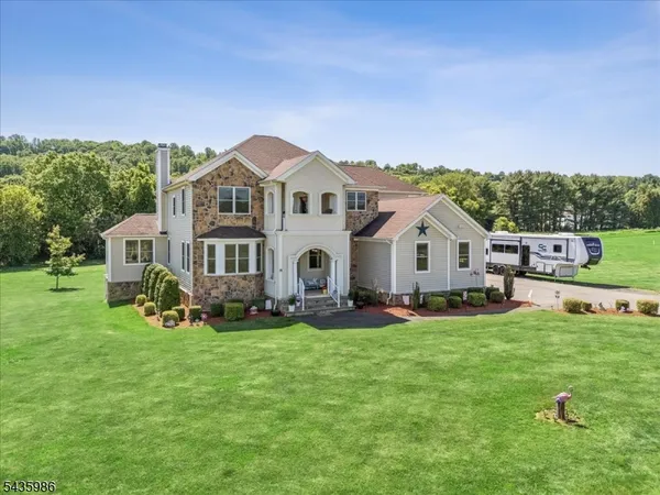 $799,900 | 19 Green Valley Way, Harmony, NJ 08865