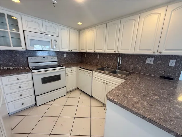 $2,850 | 7832 Collins Avenue, Unit 207, Miami Beach, FL 33141