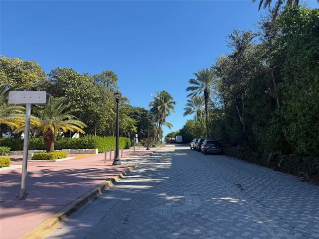 $2,850 | 7832 Collins Avenue, Unit 207, Miami Beach, FL 33141