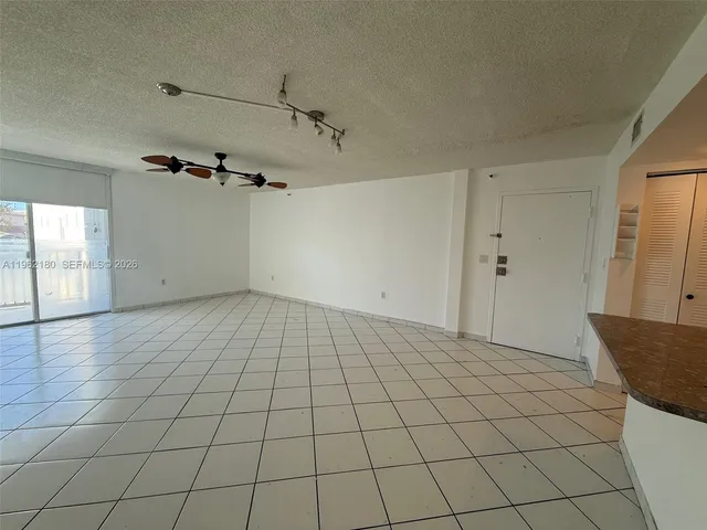 $2,850 | 7832 Collins Avenue, Unit 207, Miami Beach, FL 33141