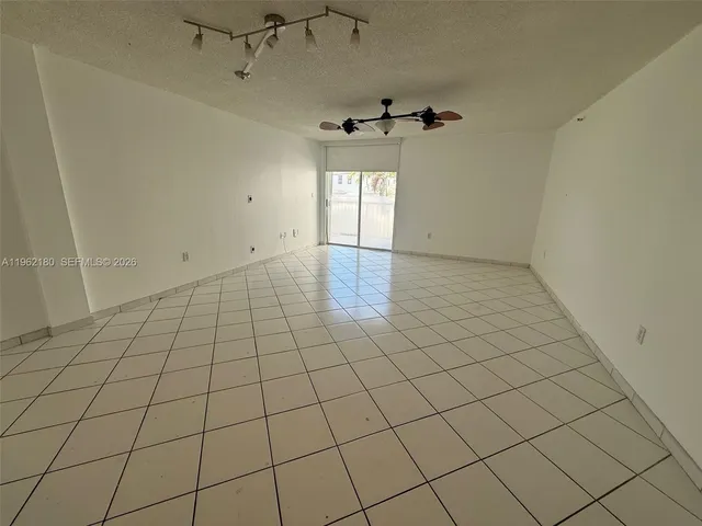 $2,850 | 7832 Collins Avenue, Unit 207, Miami Beach, FL 33141