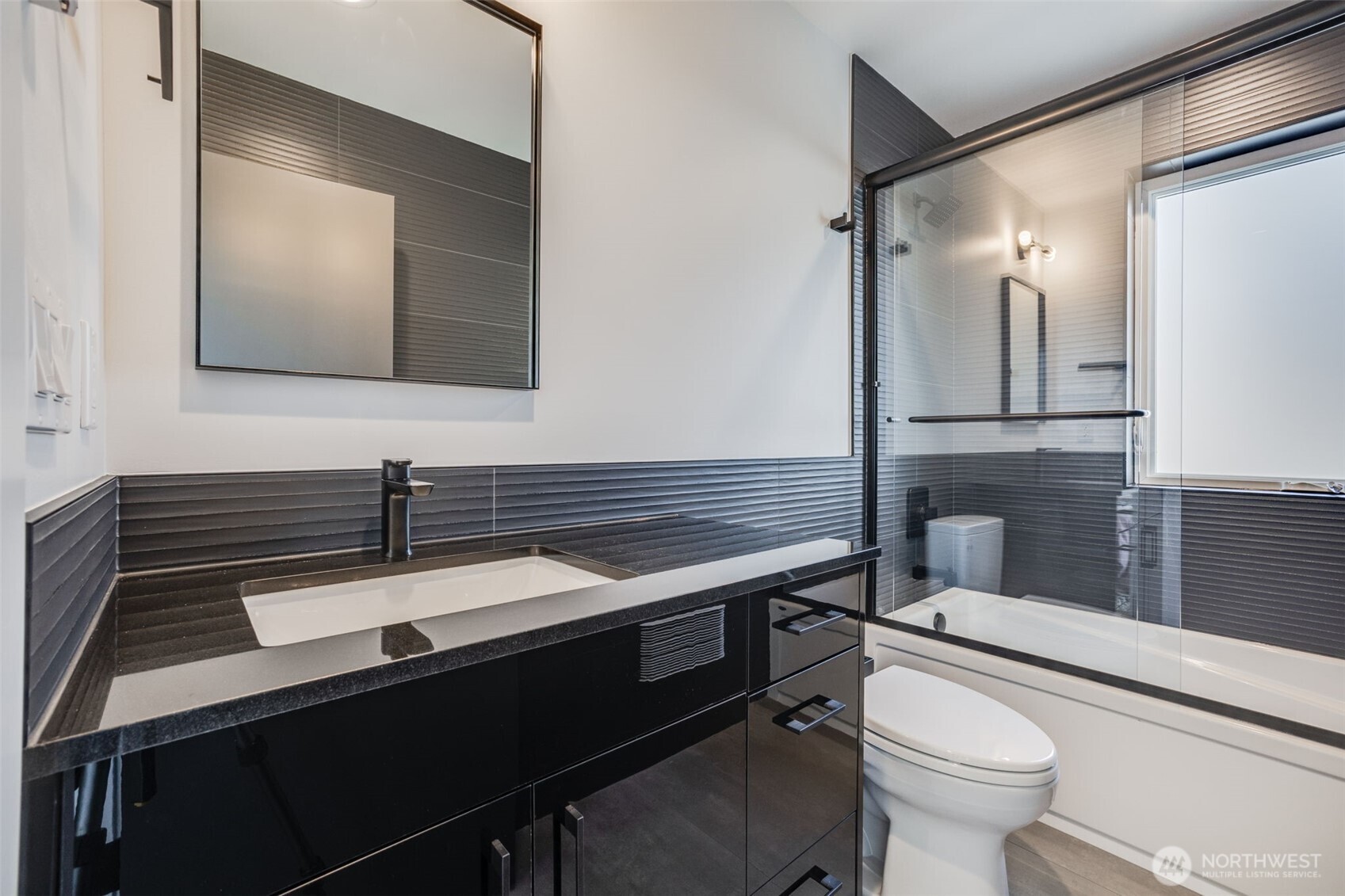 6356 47th Avenue South Seattle, WA 98118 - Photo 23 of 40