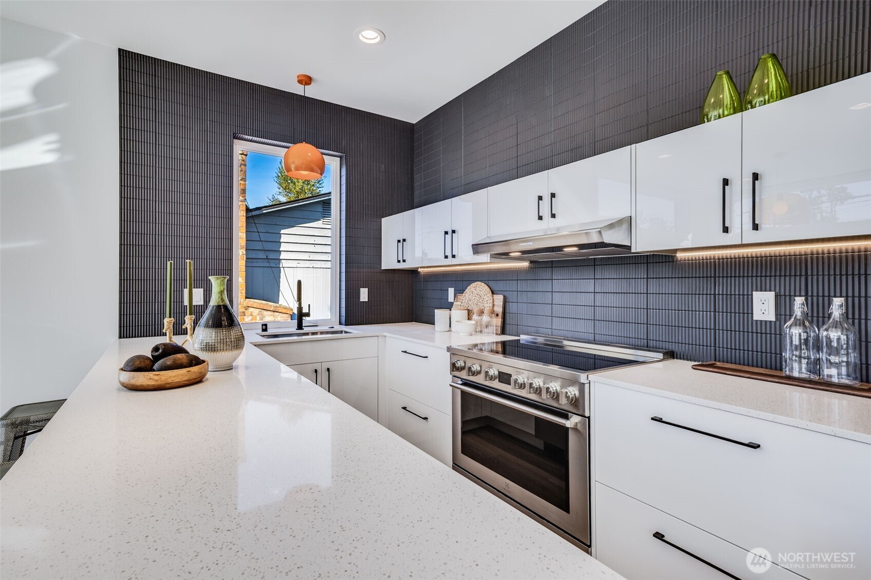 6356 47th Avenue South Seattle, WA 98118 - Photo 8 of 40