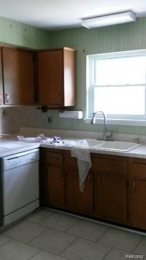 23386 Tuck Road Farmington Hills, MI 48336 - Photo 4 of 11