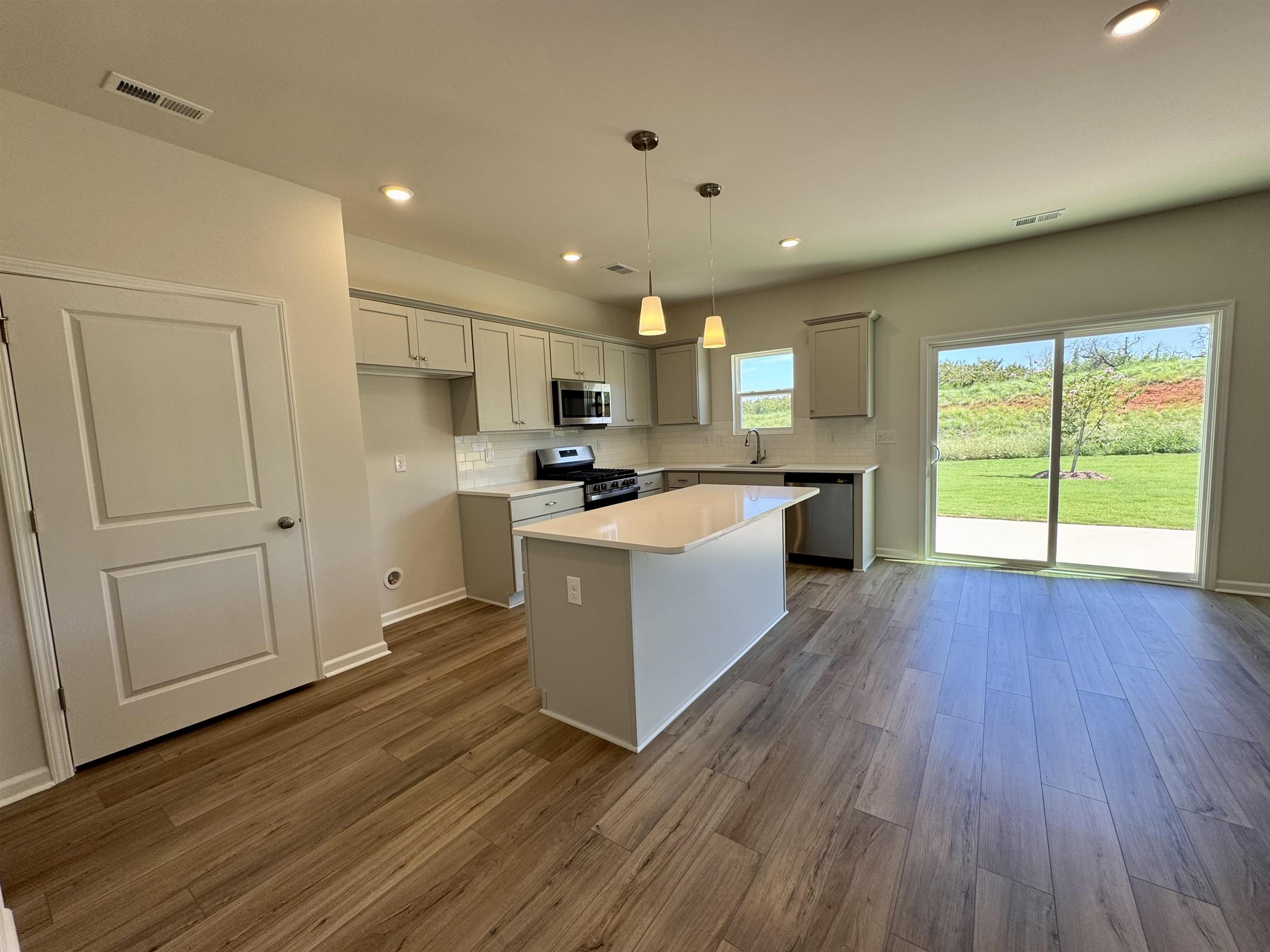 12102 Lansbury Drive Inman, SC 29349 - Photo 7 of 30