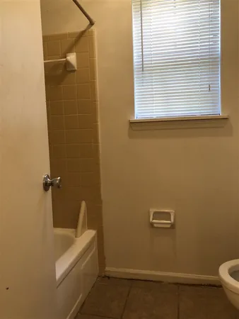 $950 | 110 Dixie Drive, Unit B3, Tallahassee, FL 32304