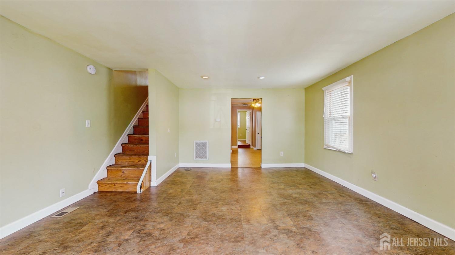 811 Shore Concourse Keyport, NJ 07735 - Photo 3 of 28