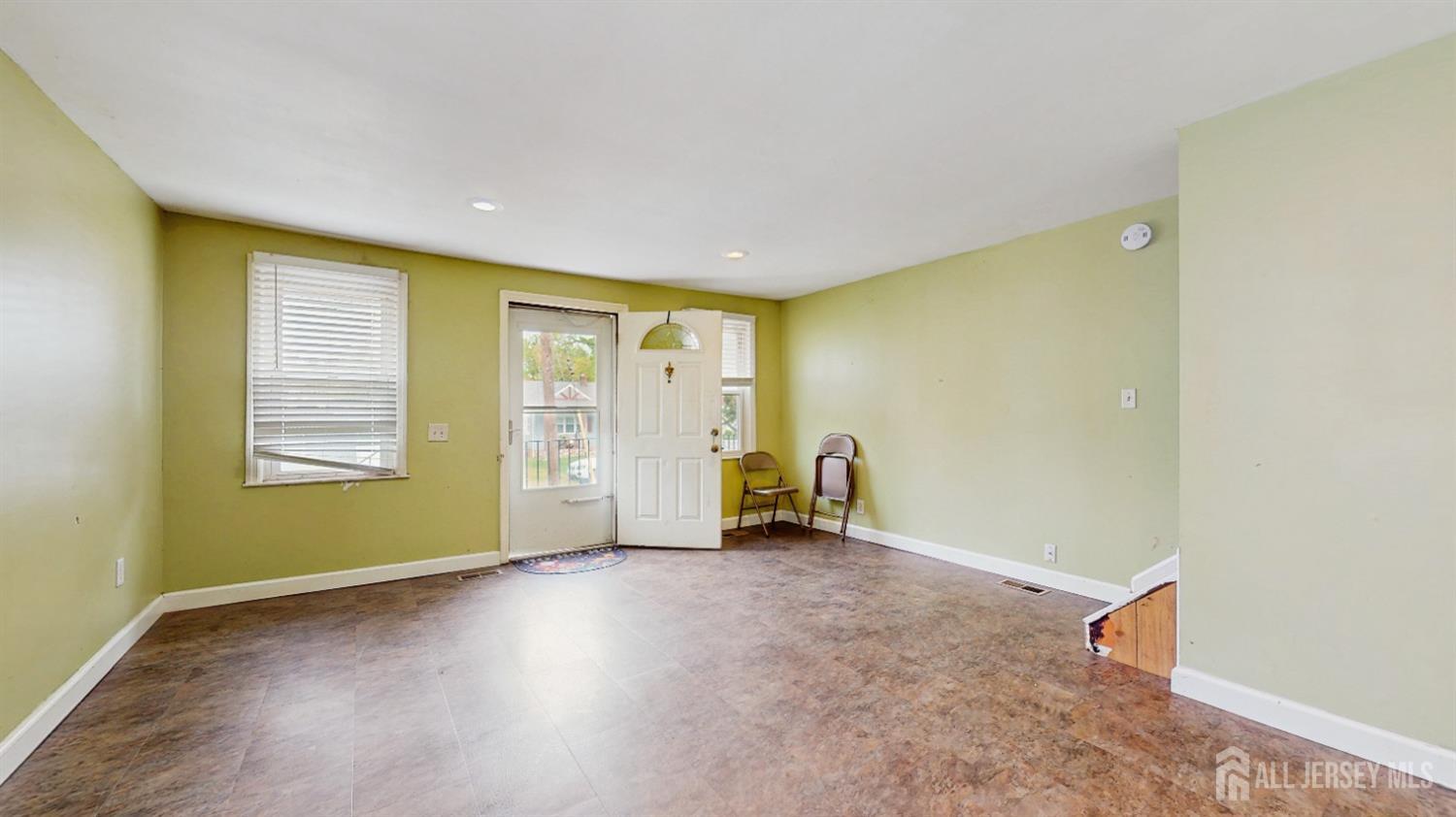 811 Shore Concourse Keyport, NJ 07735 - Photo 4 of 28