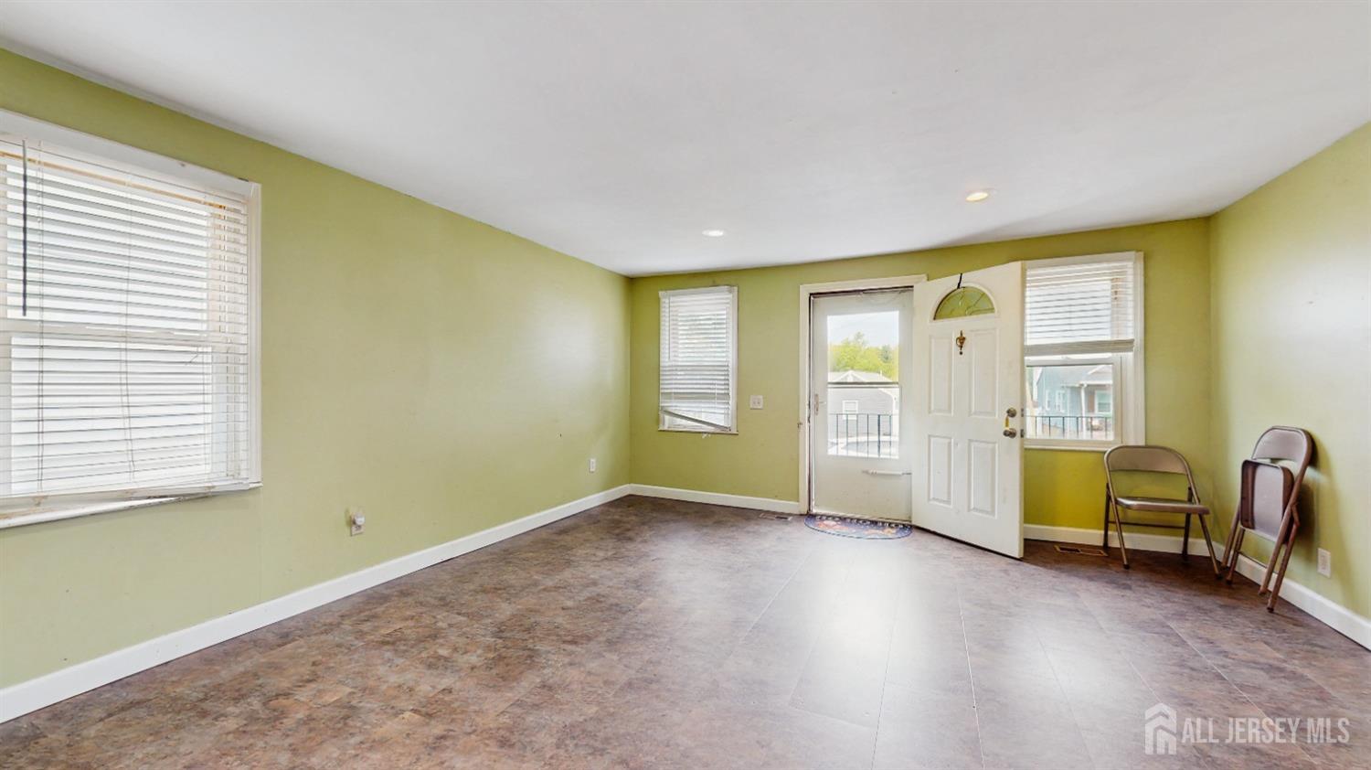 811 Shore Concourse Keyport, NJ 07735 - Photo 6 of 28