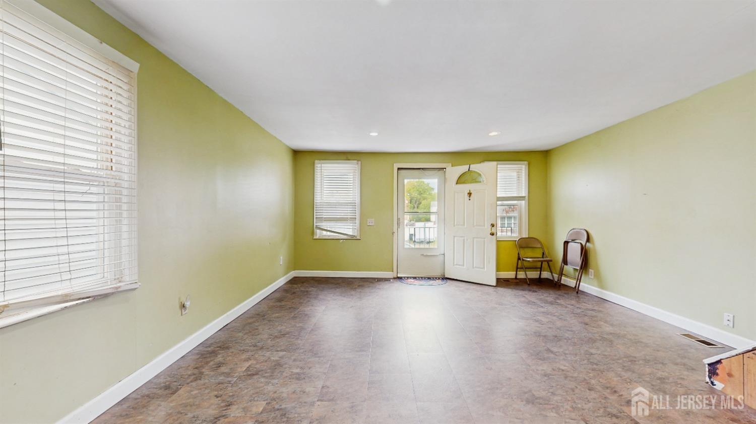 811 Shore Concourse Keyport, NJ 07735 - Photo 7 of 28