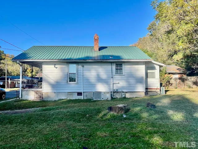 a front view of house with yard