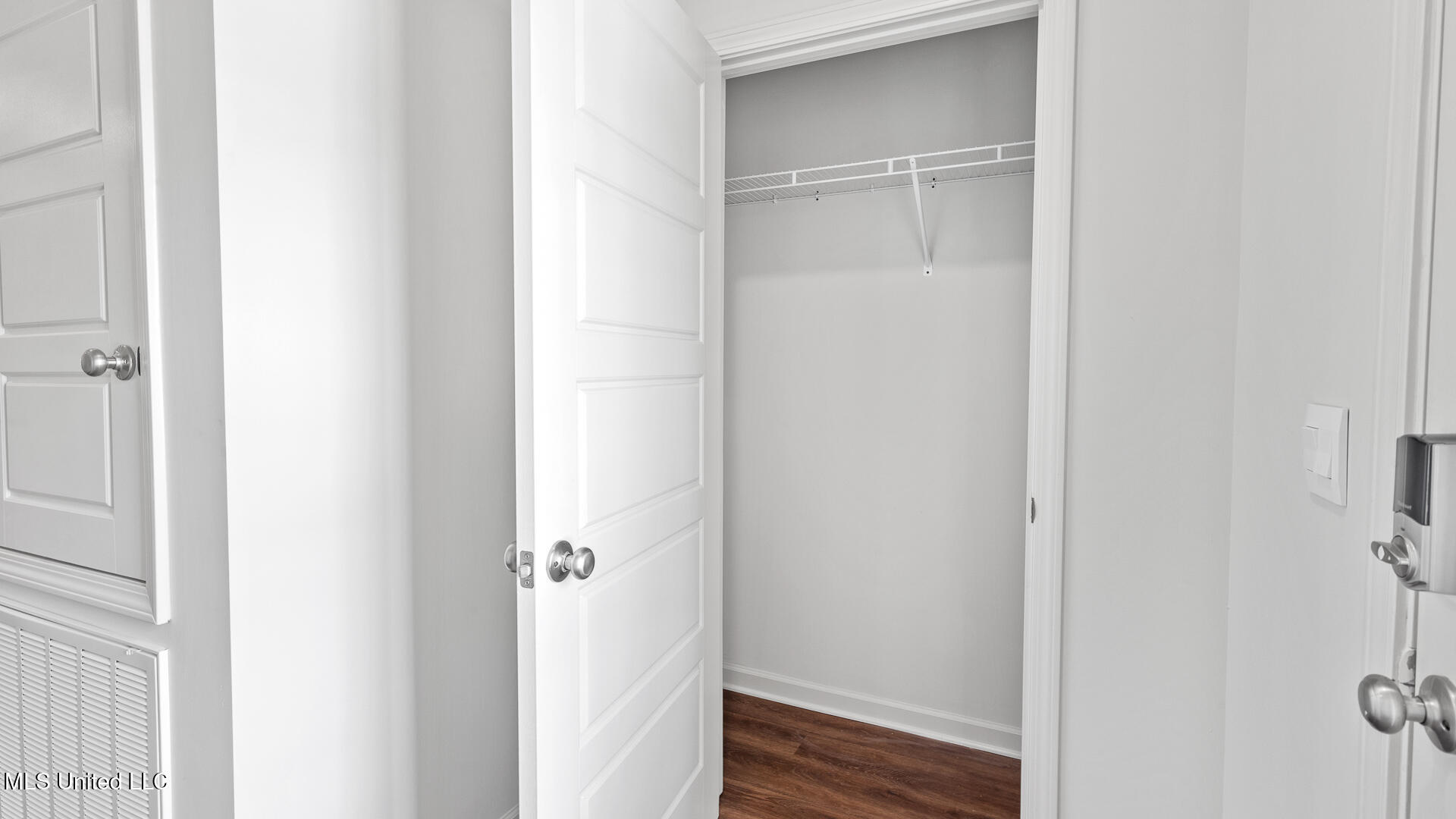 406 Hidden Reed Court Pearl, MS 39208 - Photo 3 of 26 MS_Jackson_Pearl_Serenity-Lake_Burke_B11