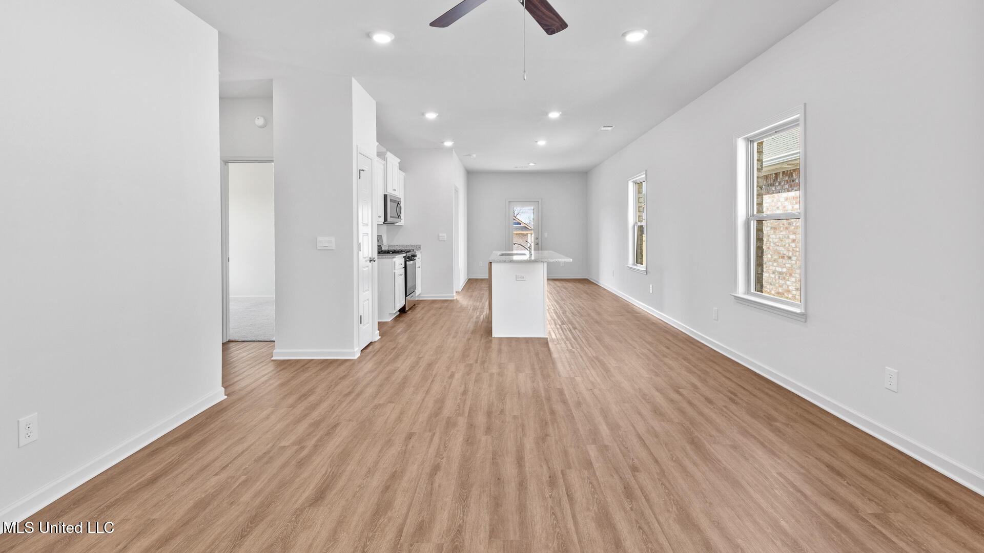 406 Hidden Reed Court Pearl, MS 39208 - Photo 5 of 26 MS_Jackson_Pearl_Serenity-Lake_Burke_B11