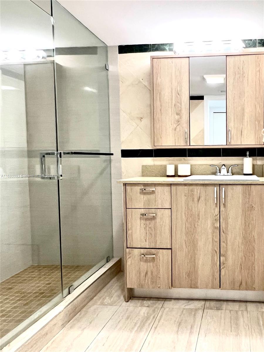 Mid Beach Miami Beach, FL 33140 - Photo 15 of 44