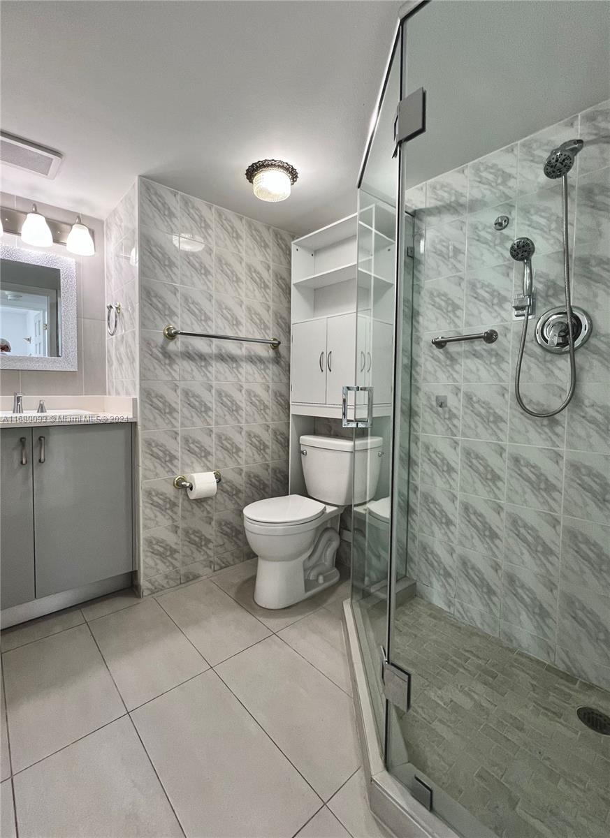 Mid Beach Miami Beach, FL 33140 - Photo 19 of 44