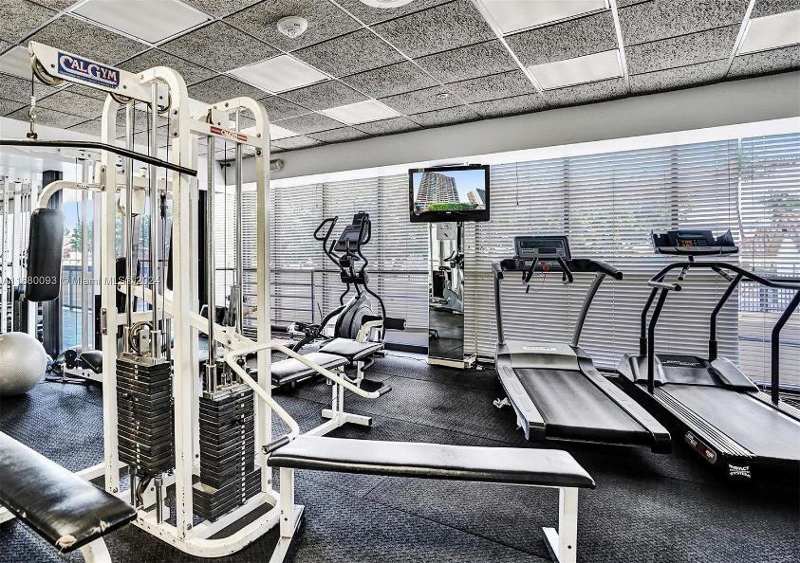 Mid Beach Miami Beach, FL 33140 - Photo 30 of 44