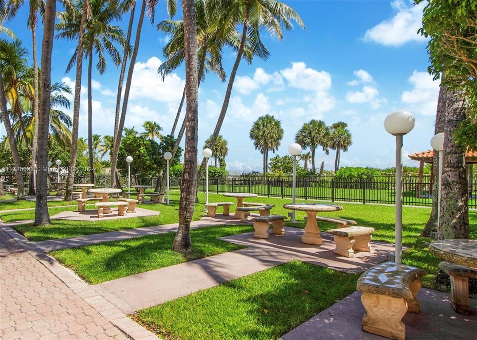 Mid Beach Miami Beach, FL 33140 - Photo 32 of 44