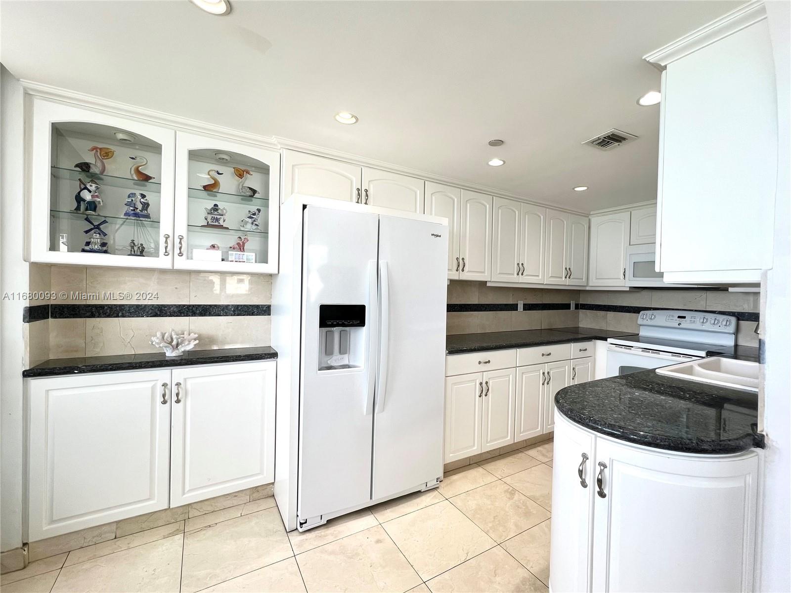 Mid Beach Miami Beach, FL 33140 - Photo 9 of 44