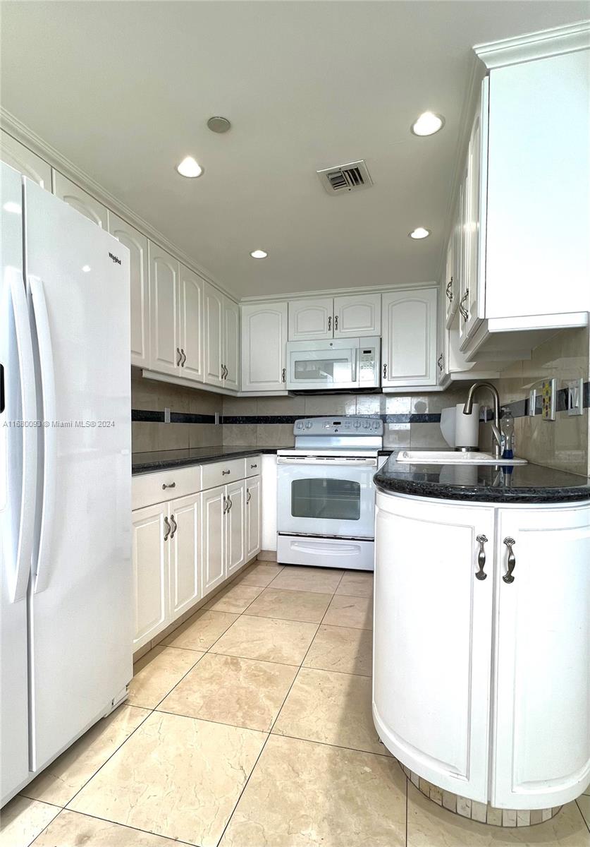 Mid Beach Miami Beach, FL 33140 - Photo 10 of 44