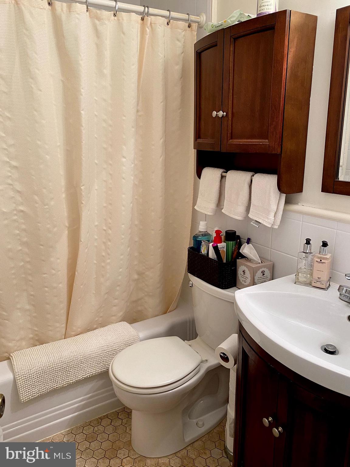 104 North Roberts Road, Unit H Bryn Mawr, PA 19010 - Photo 15 of 16 Bathroom