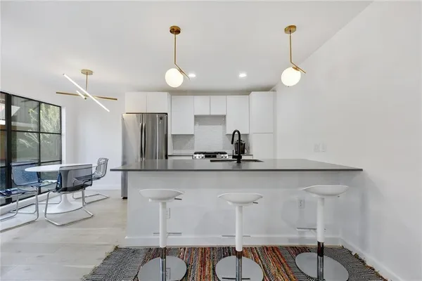 $2,650 | 400 East 30th Street, Unit 204, Austin, TX 78705