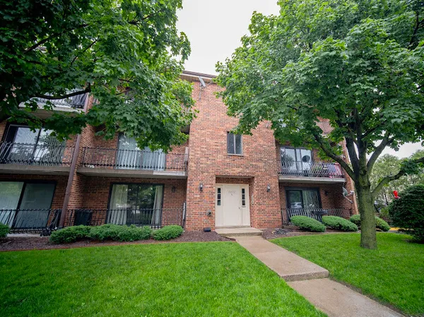 $1,950 | 10501 Highland Avenue, Unit 204B, Worth, IL 60482