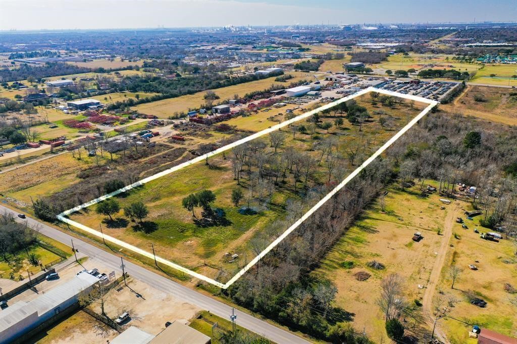 5223 Barkaloo Road Baytown, TX 77521 - Photo 5 of 16