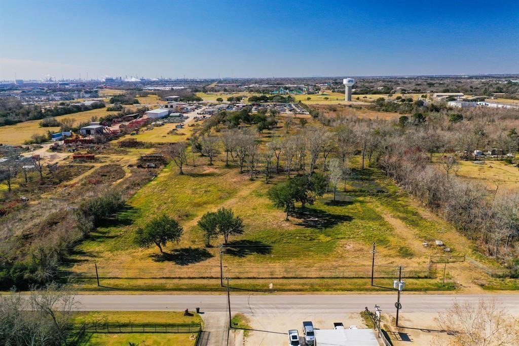 5223 Barkaloo Road Baytown, TX 77521 - Photo 6 of 16