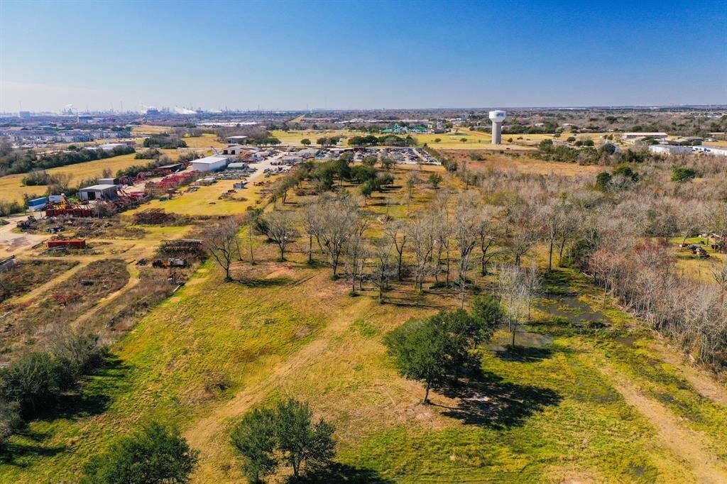 5223 Barkaloo Road Baytown, TX 77521 - Photo 7 of 16