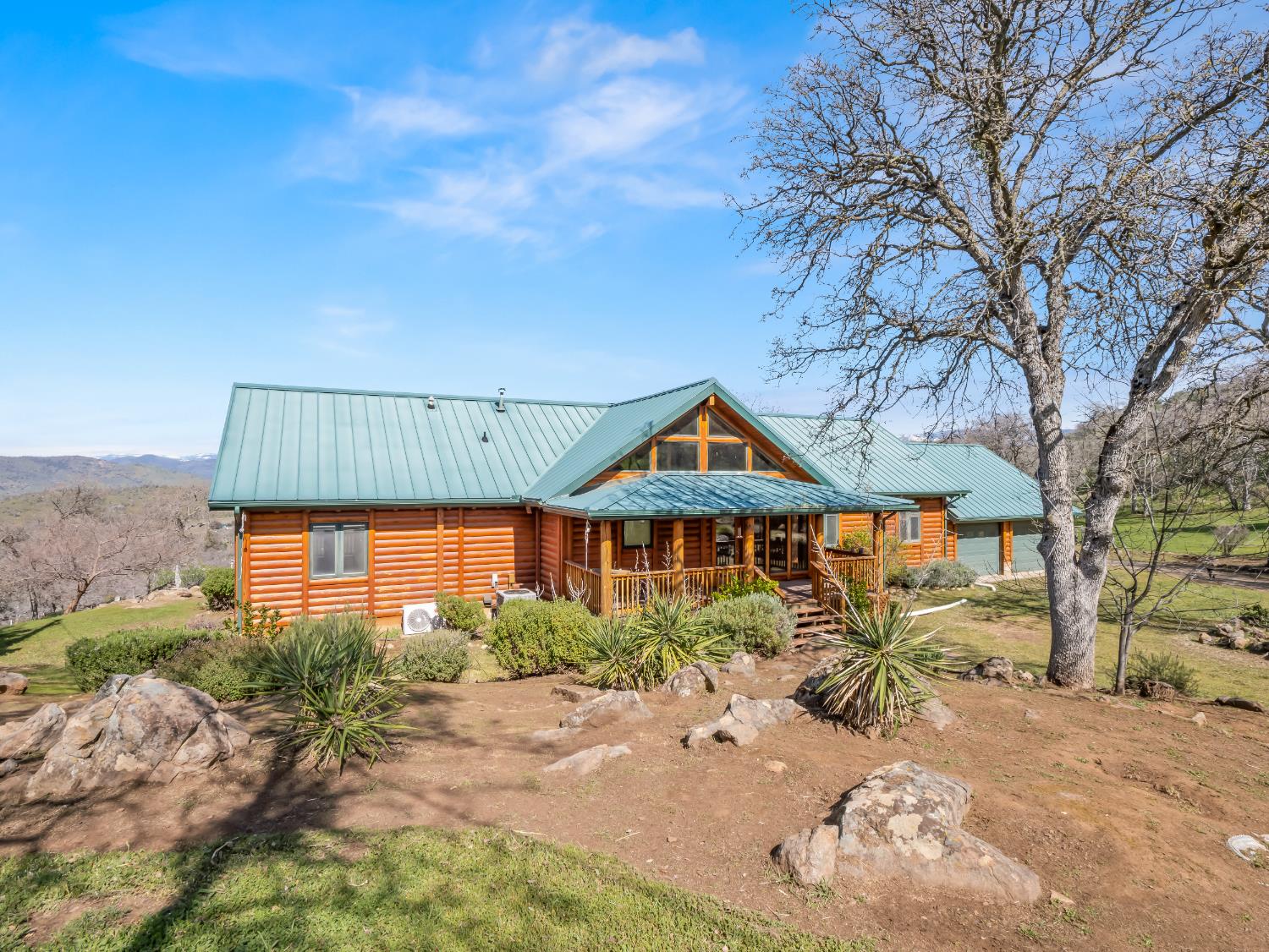 37678 Cardinal Lane Squaw Valley, CA 93675 - Photo 14 of 65 a front view of a house with a yard