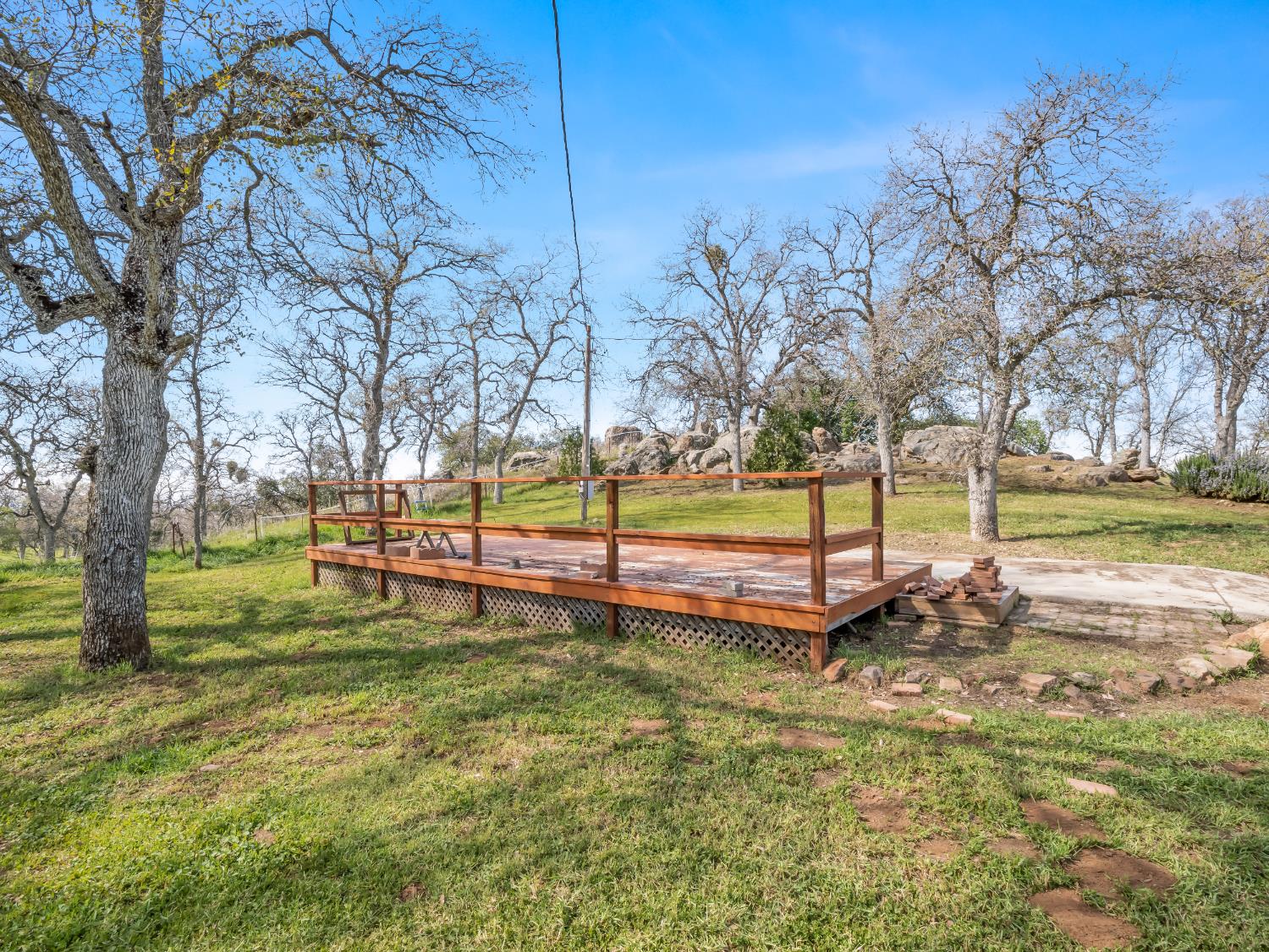 37678 Cardinal Lane Squaw Valley, CA 93675 - Photo 24 of 65 a view of a yard with swimming pool