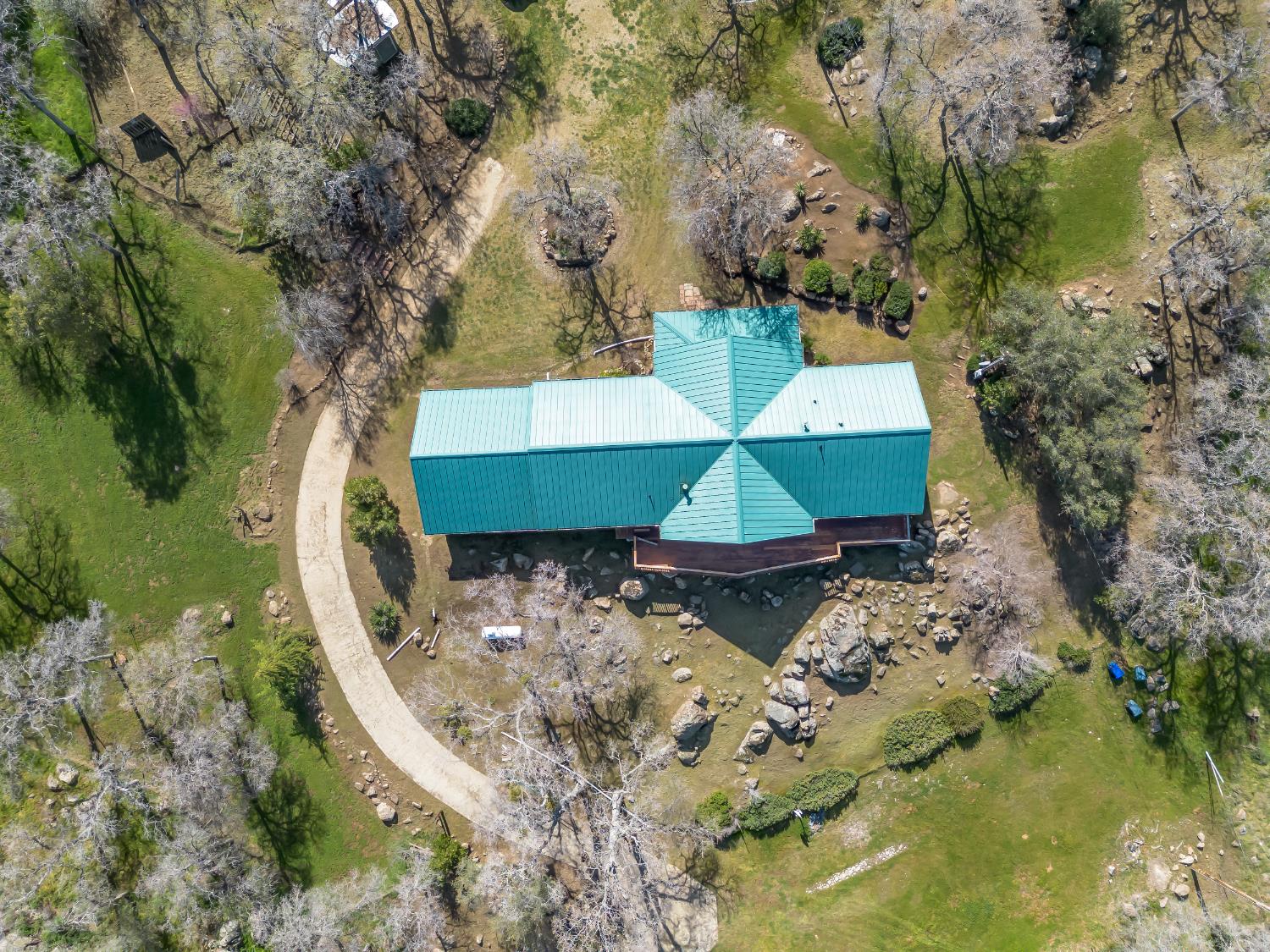37678 Cardinal Lane Squaw Valley, CA 93675 - Photo 29 of 65 an aerial view of a house with swimming pool and large trees