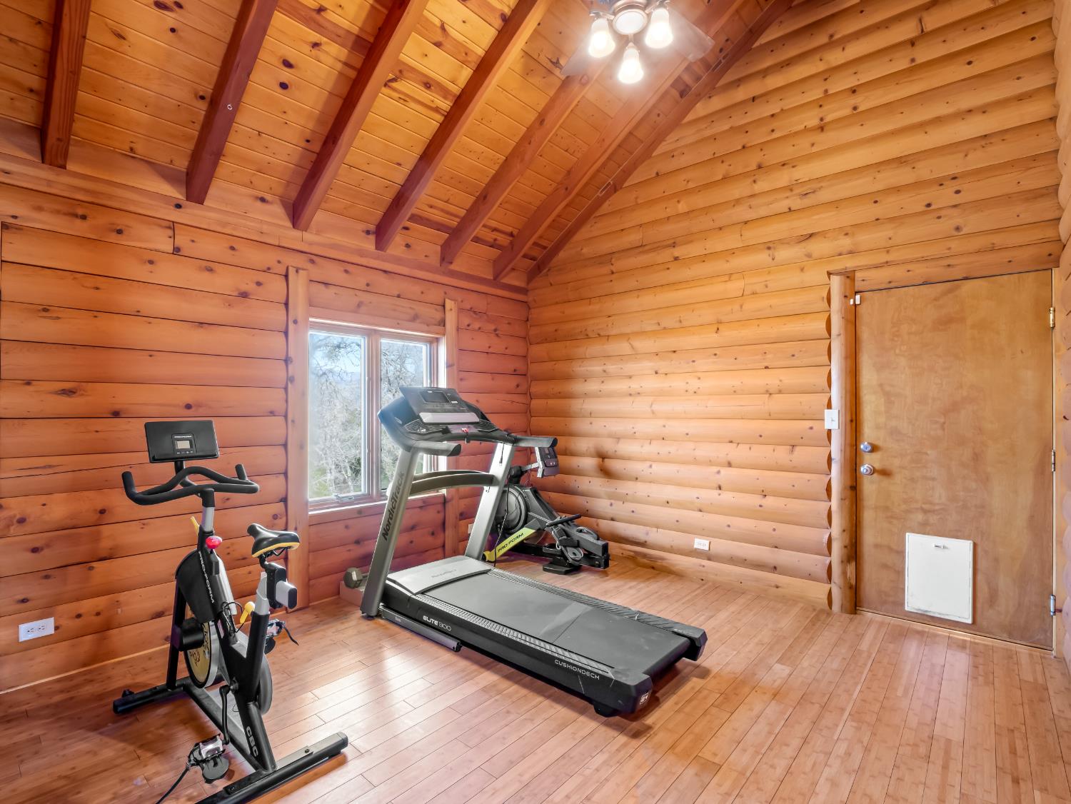 37678 Cardinal Lane Squaw Valley, CA 93675 - Photo 41 of 65 a view of a room with gym equipment